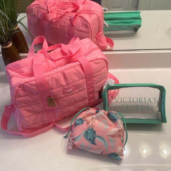 Pink vs quilted duffle bag and travel case with makeup bag - Picture 1 of 12